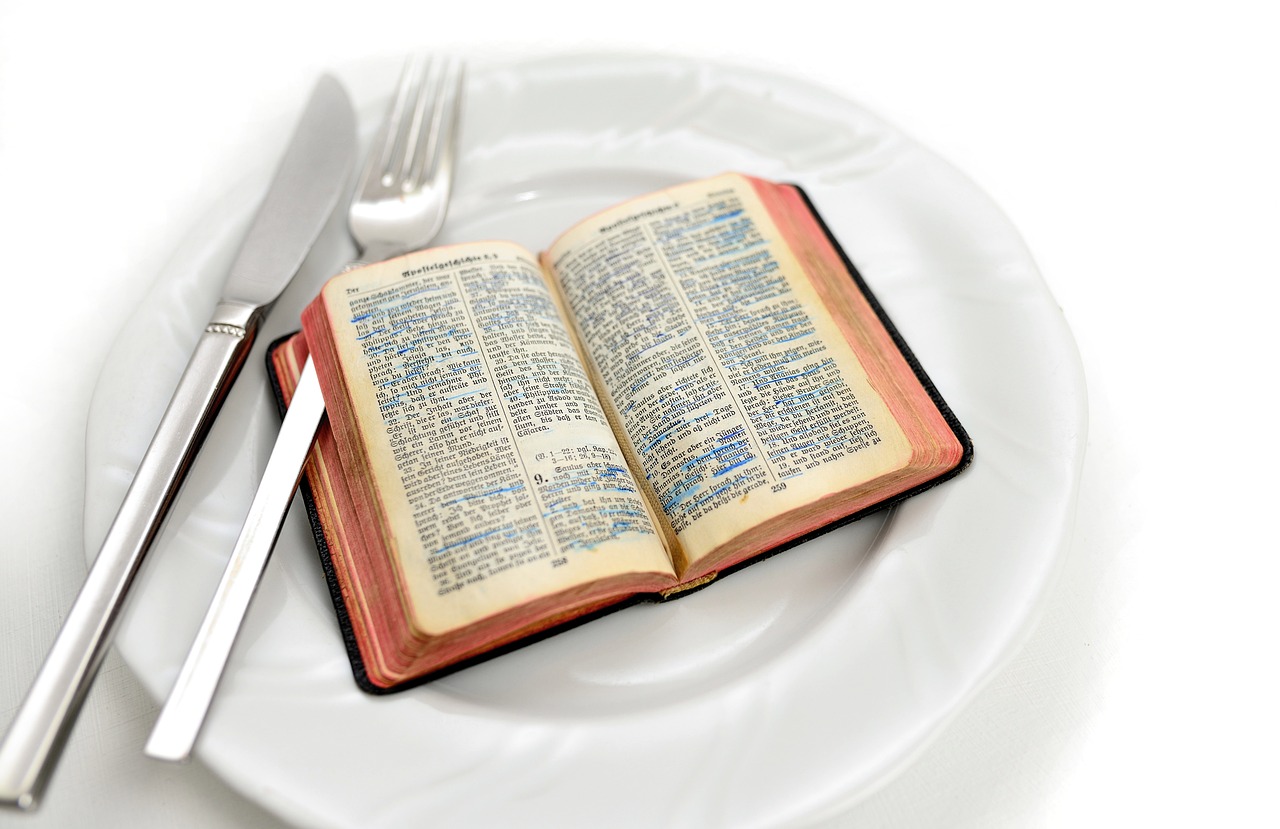 Photo of Bible in a plate with cutlery